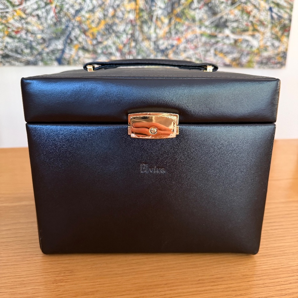 BLACK LEATHER TRAVELING JEWELRY STORAGE BOX